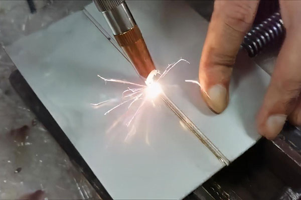 手持式激光焊接機與傳統(tǒng)焊接機比有什么優(yōu)勢?